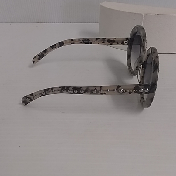 Woman's Prada sunglasses spr 29QSK made in Italy - Picture 2 of 8